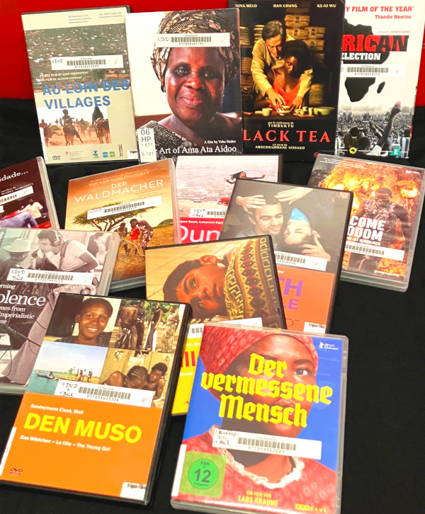 Foto welches einige afrikanische DVD-Filme zeigt